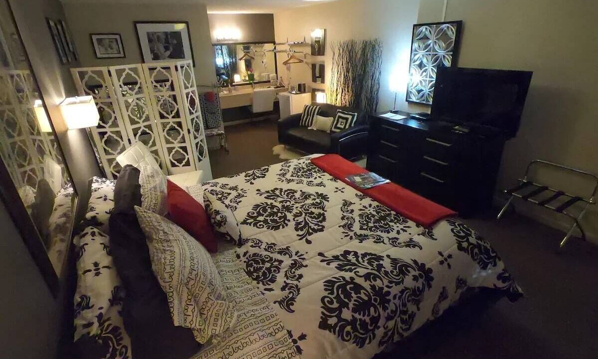 Photo of Bedroom in Eureka Springs Historic District