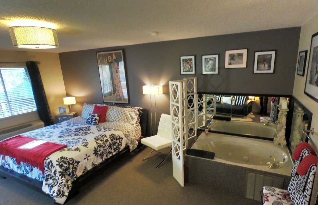 Photo of Bedroom in Eureka Springs Historic District