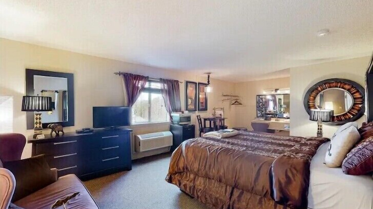 Photo of Bedroom in Eureka Springs Historic District