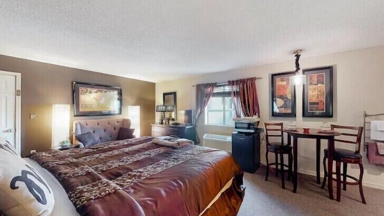 Photo of Bedroom in Eureka Springs Historic District