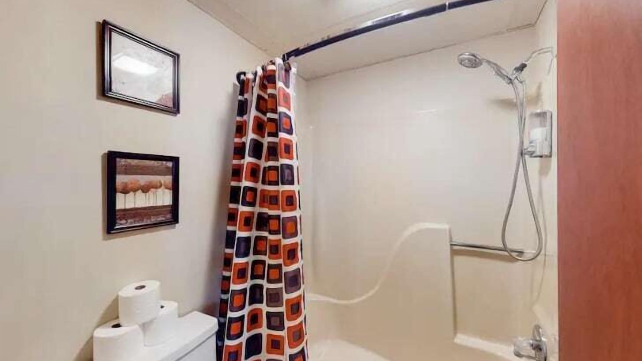 Photo of Bathroom in Eureka Springs Historic District