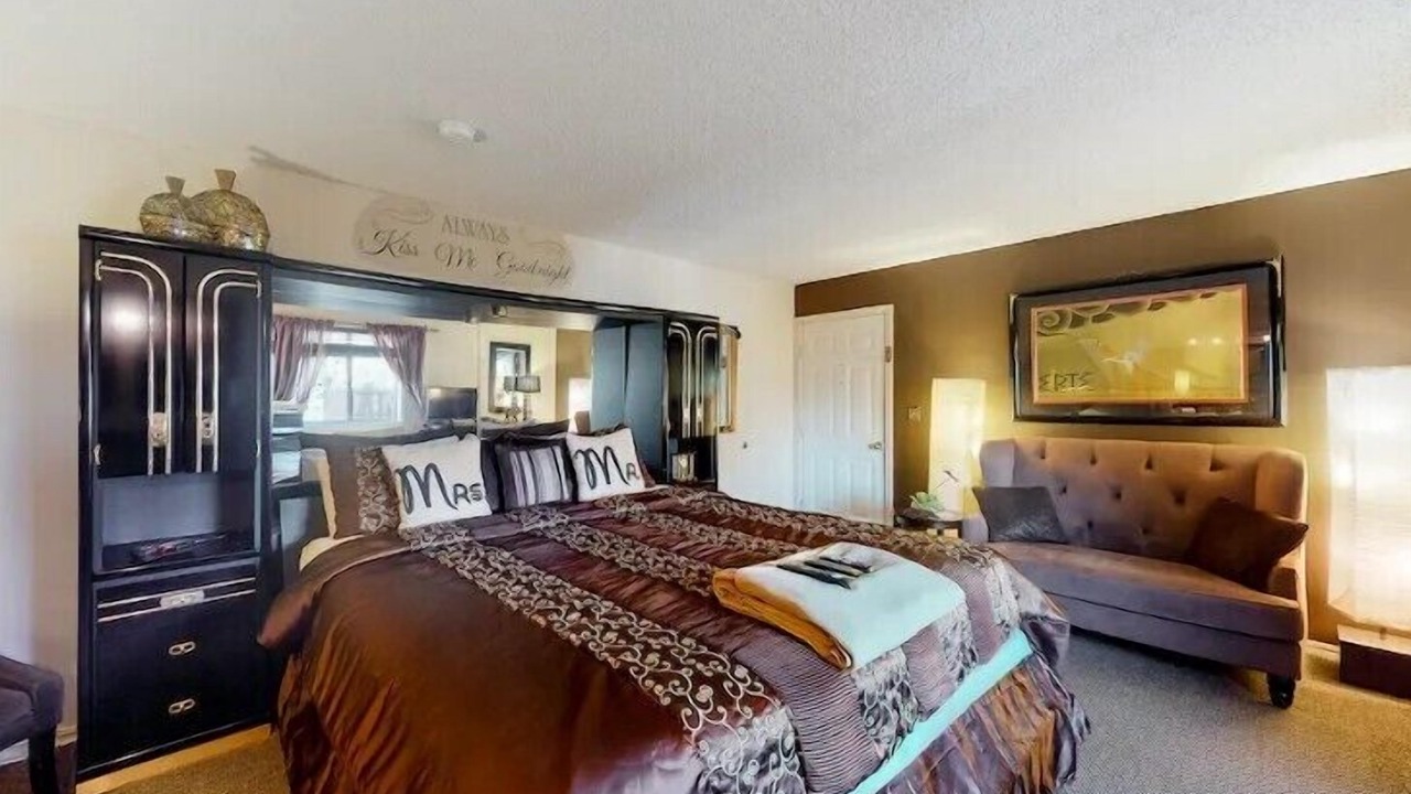 Photo of Bedroom in Eureka Springs Historic District