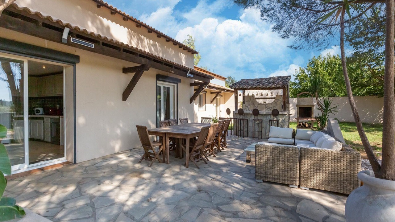 Photo of Patio Balcony in La Crau