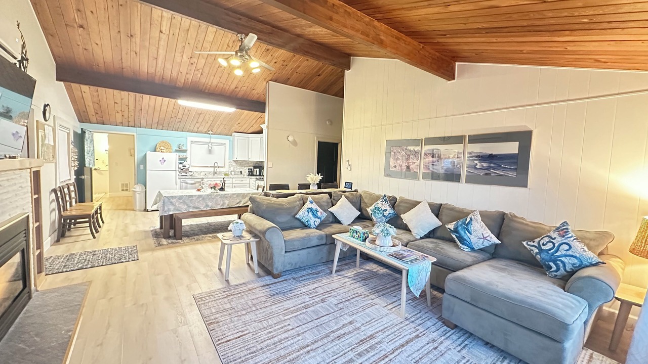 Photo of Livingroom in Roads End