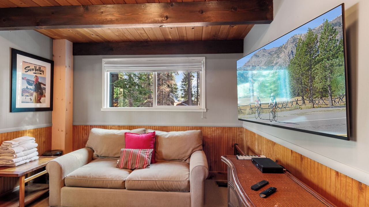 Photo of Livingroom in Carnelian Bay