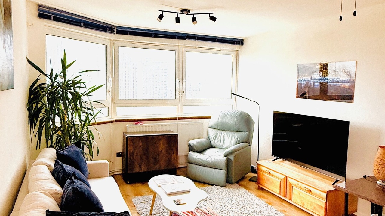 Photo of Livingroom in Oval