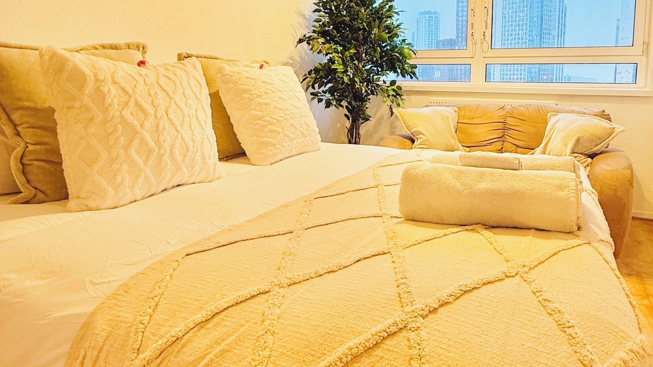 Photo of Bedroom in Oval