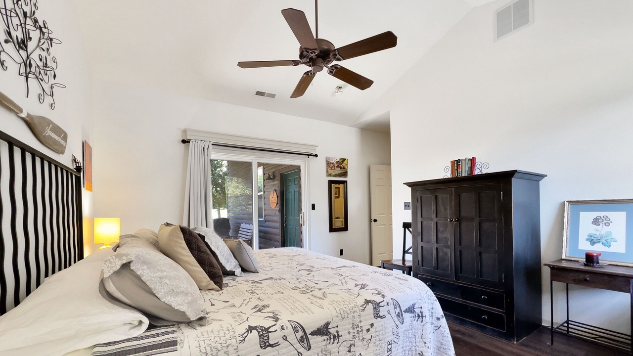 Photo of Bedroom in Camdenton