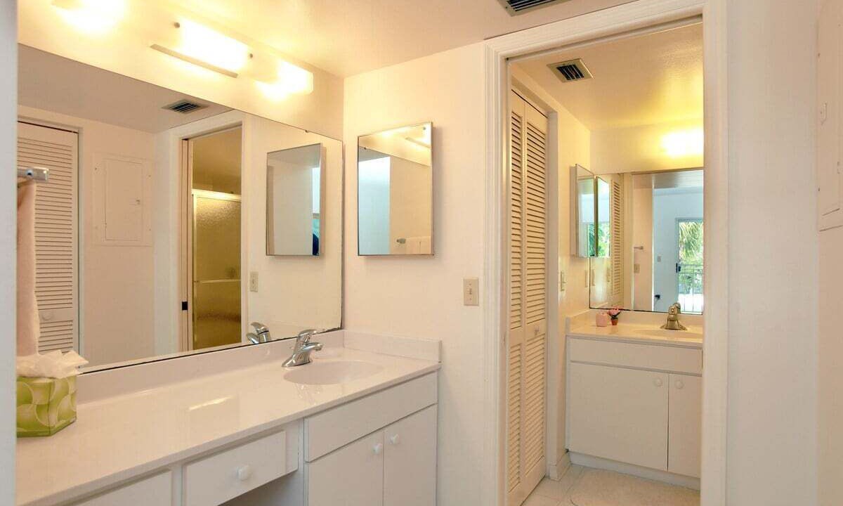 Photo of Bathroom in Plantation