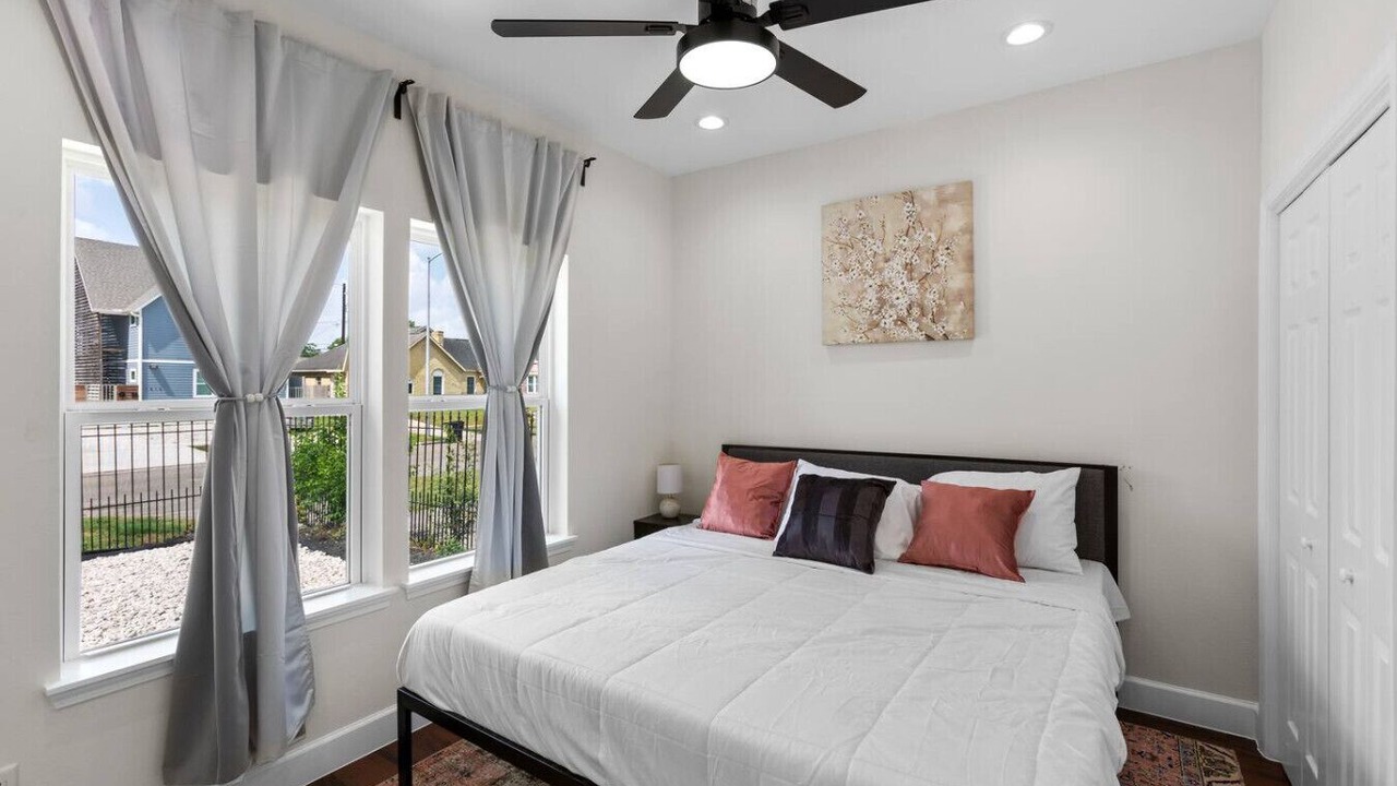 Photo of Bedroom in South Central Houston