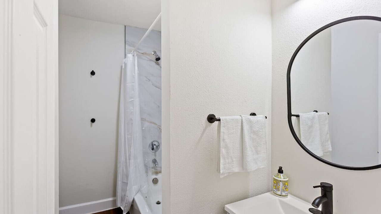 Photo of Bathroom in South Central Houston