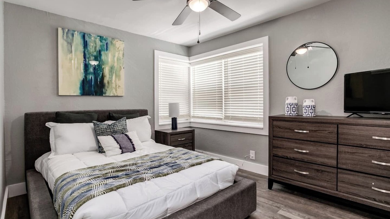 Photo of Bedroom in Country Club Plaza Area