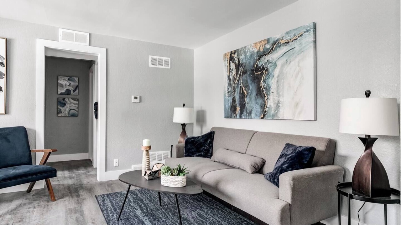 Photo of Livingroom in Country Club Plaza Area