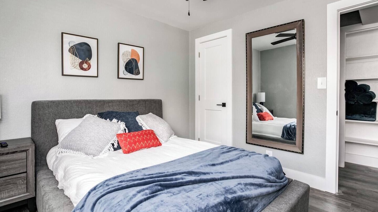 Photo of Bedroom in Country Club Plaza Area