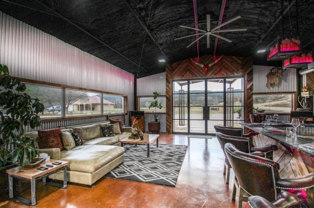 Photo of Livingroom in Vanderpool