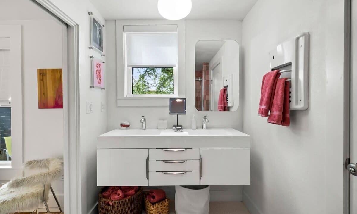 Photo of Bathroom in South River City