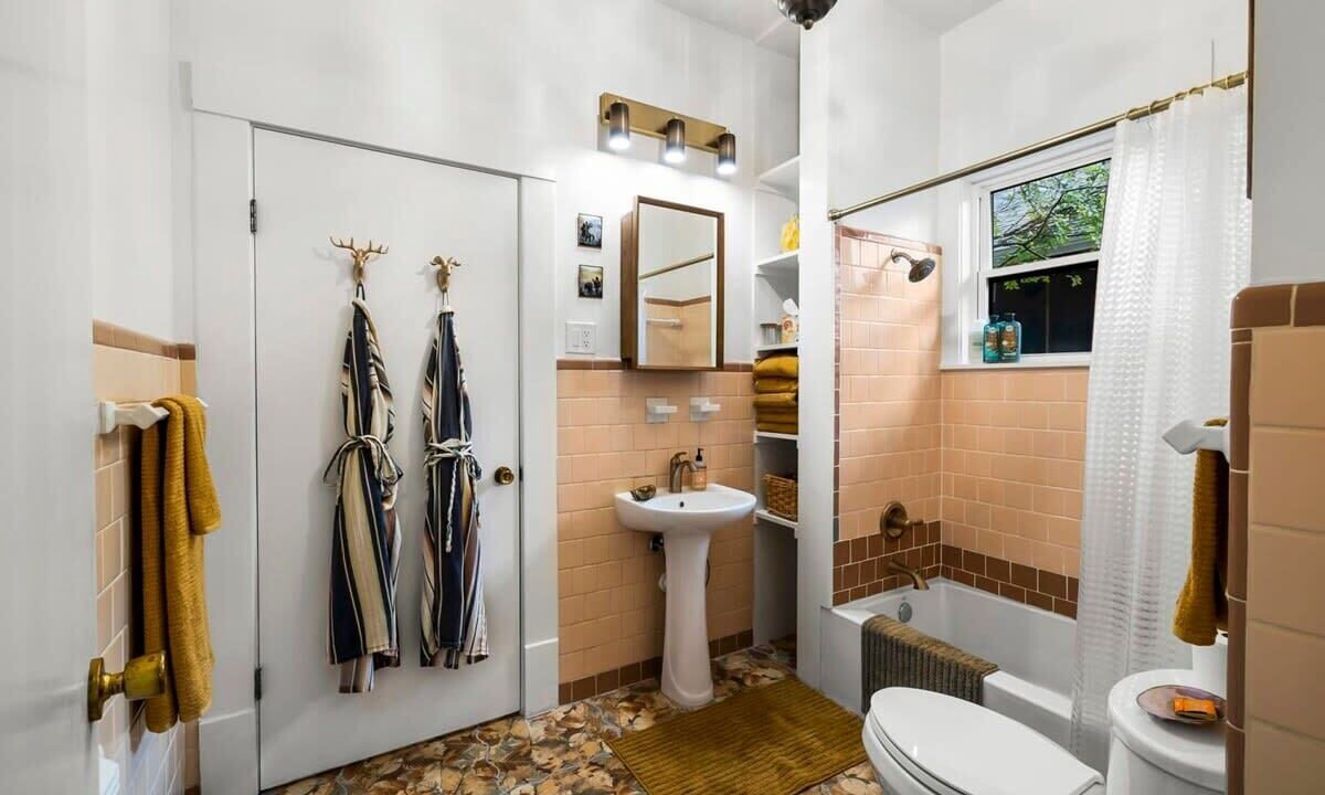 Photo of Bathroom in South River City