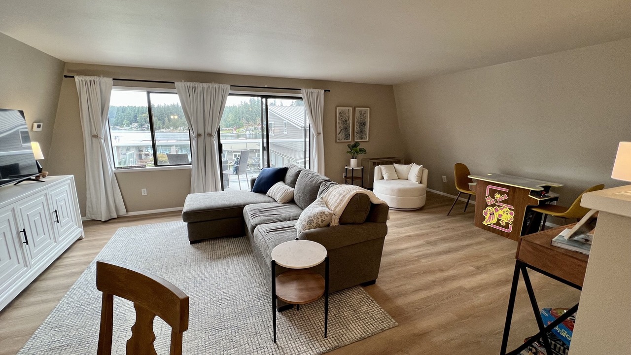 Photo of Livingroom in Lake Goodwin