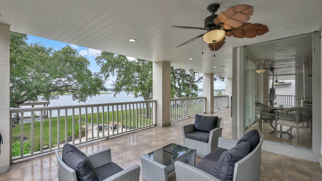 Photo of Patio Balcony in April Sound