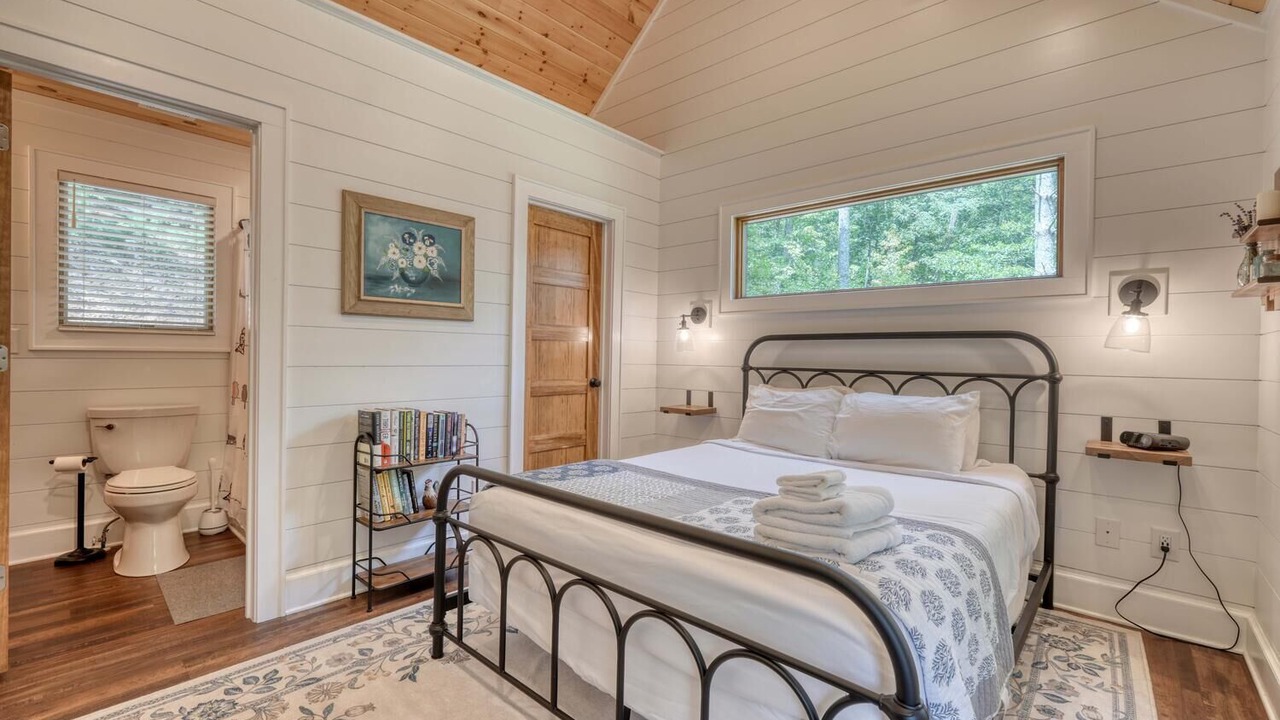 Photo of Bedroom in Suches