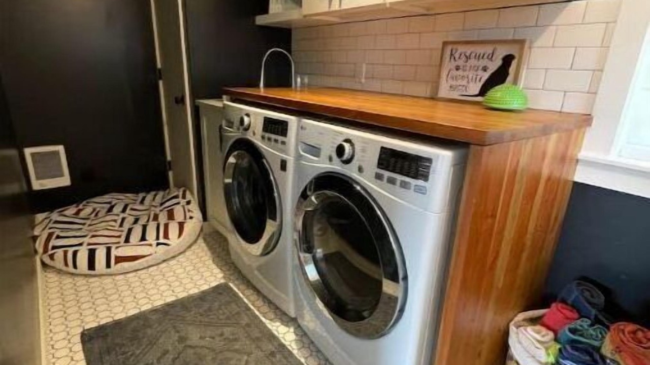 Photo of Others in Victor