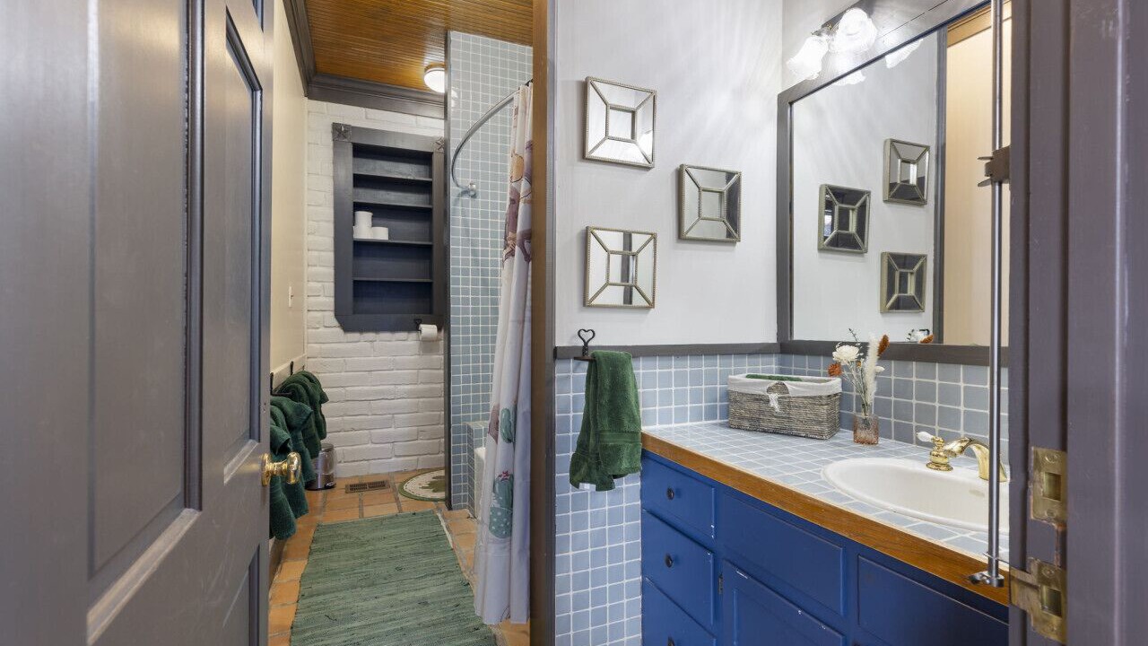 Photo of Bathroom in Alpine