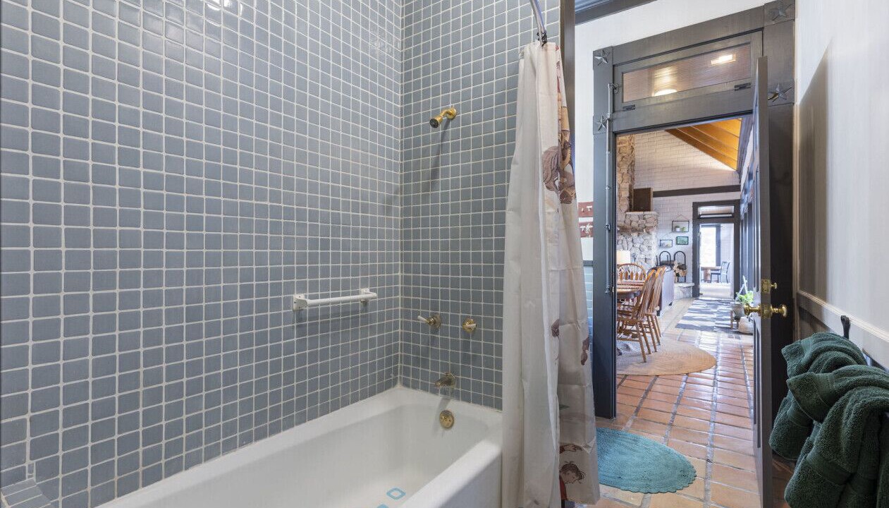 Photo of Bathroom in Alpine