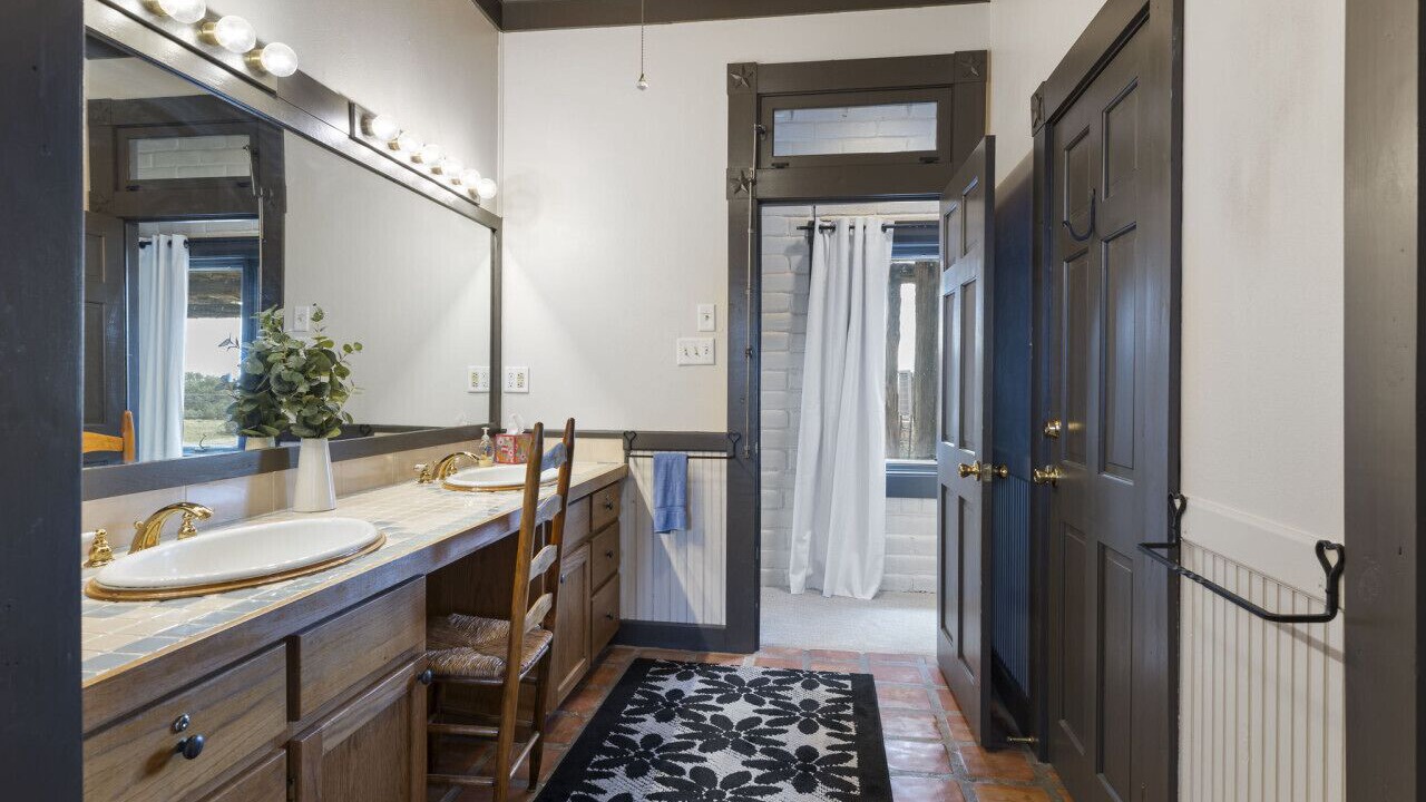 Photo of Bathroom in Alpine