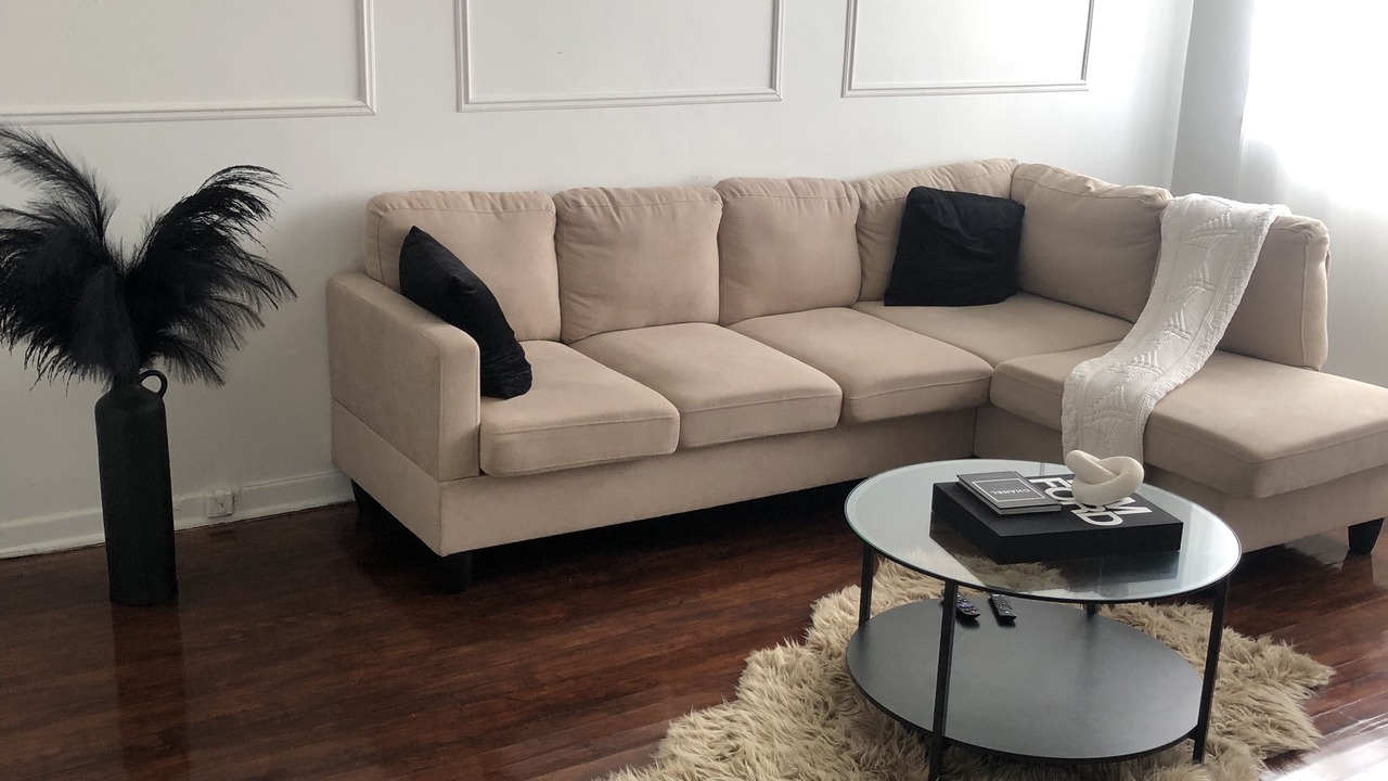 Photo of Livingroom in Longueuil