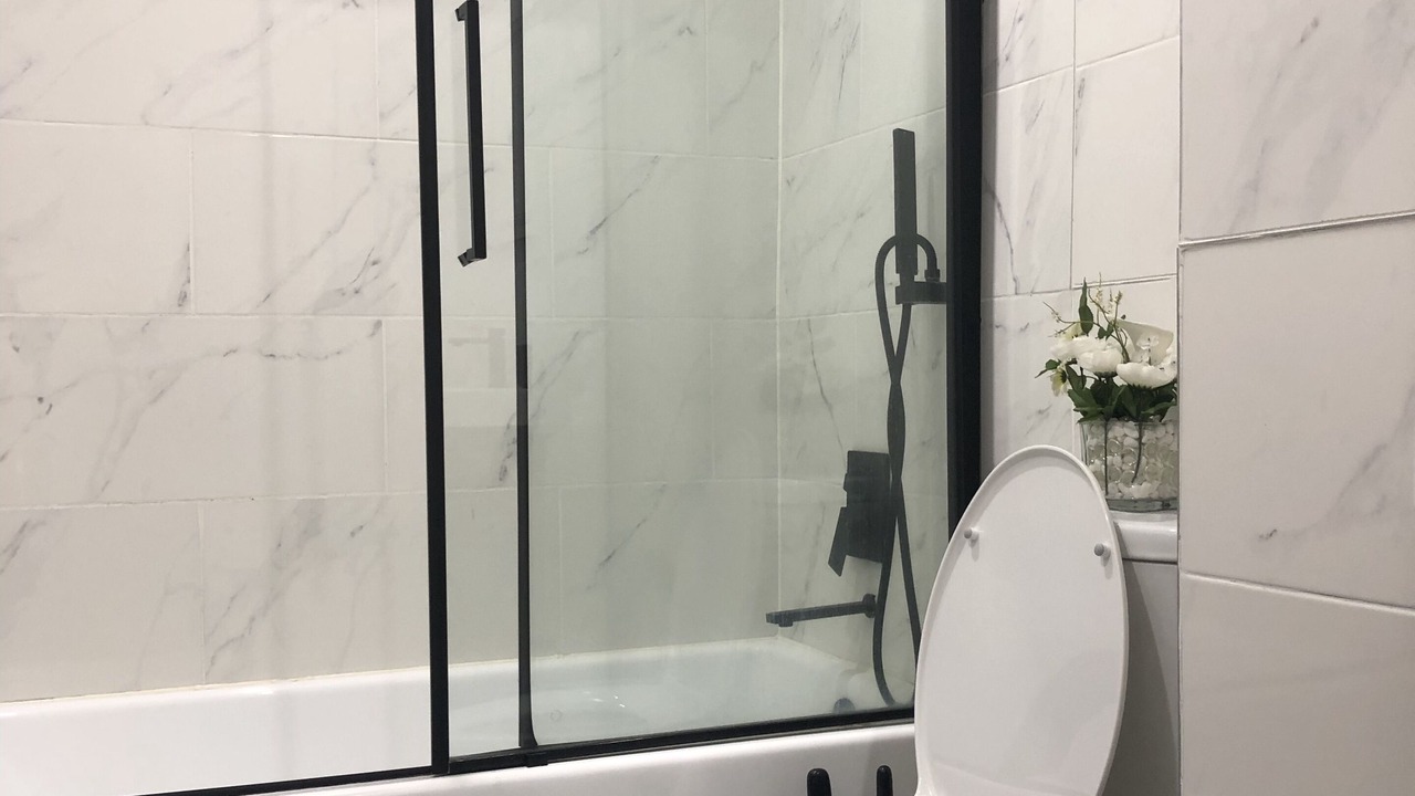 Photo of Bathroom in Longueuil