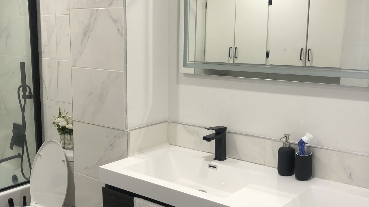 Photo of Bathroom in Longueuil