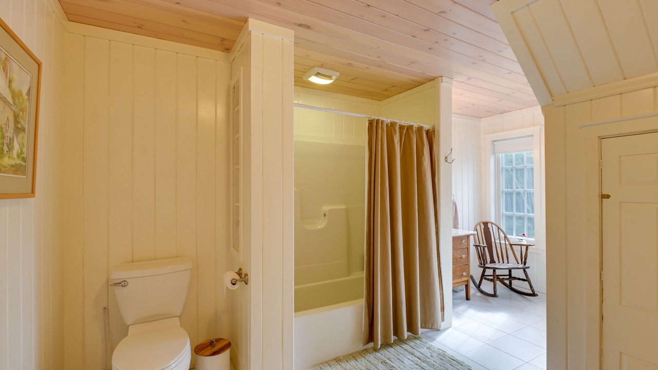 Photo of Bathroom in Brooklin