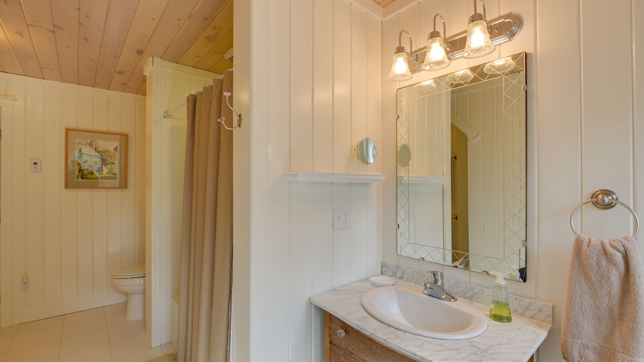 Photo of Bathroom in Brooklin