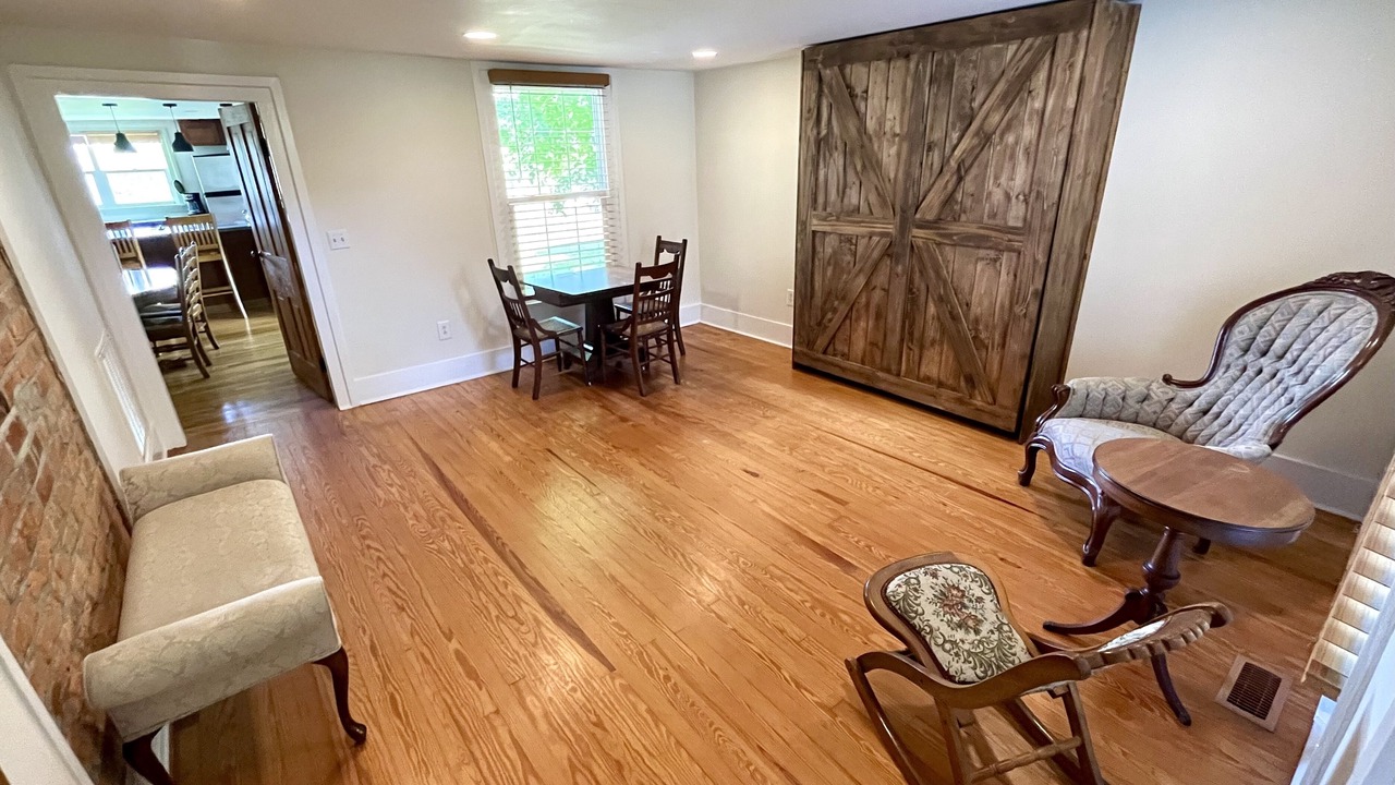 Photo of Livingroom in Blacksburg