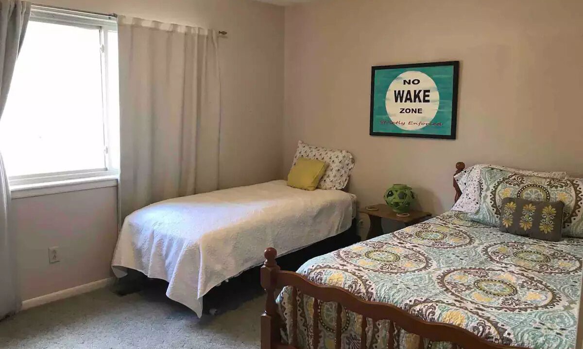 Photo of Bedroom in Grove