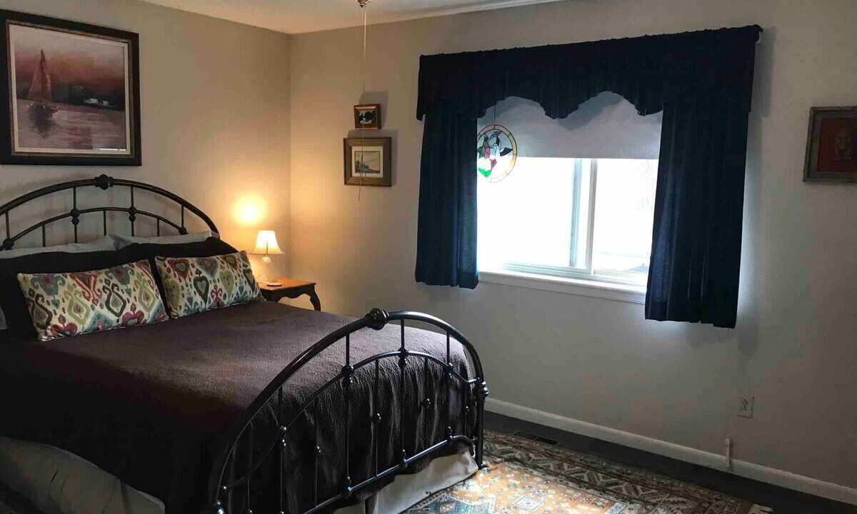 Photo of Bedroom in Grove