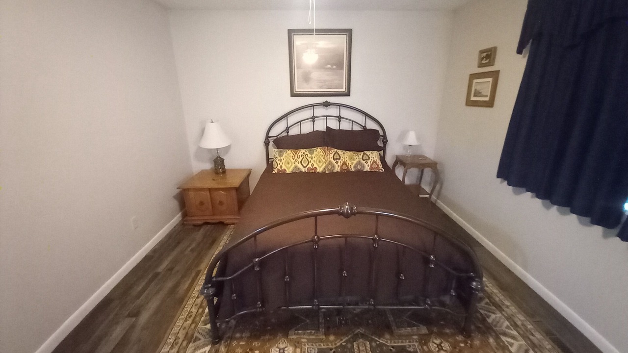 Photo of Bedroom in Grove