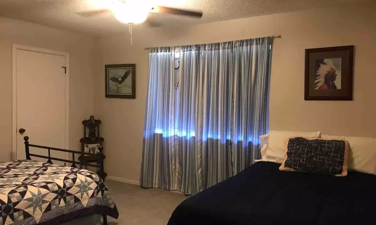 Photo of Bedroom in Grove