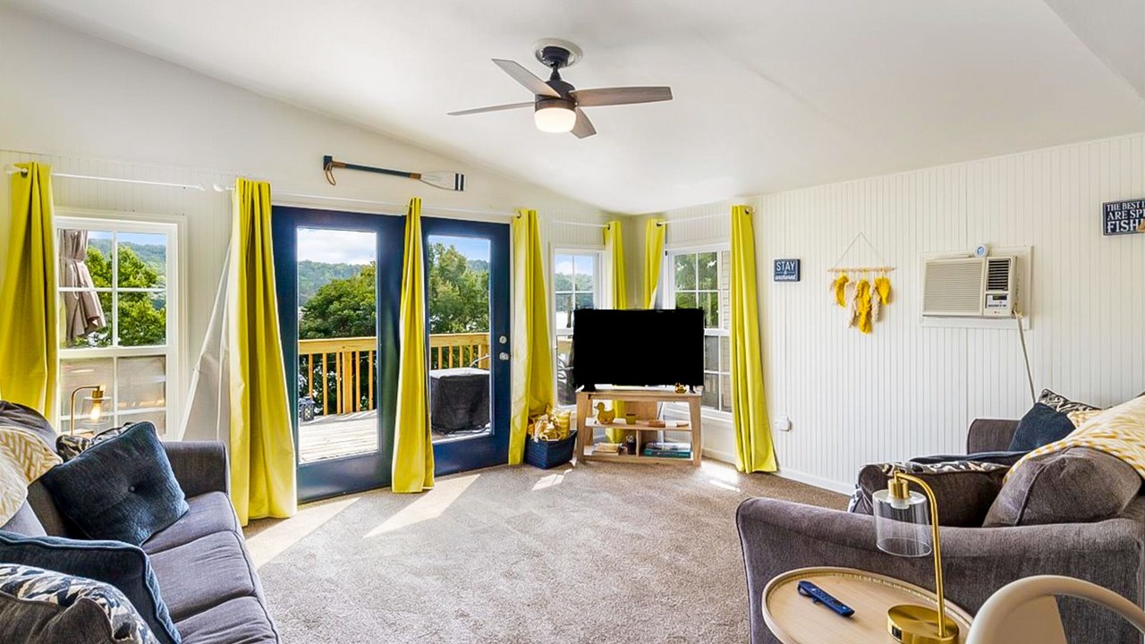 Photo of Livingroom in Gravois Mills