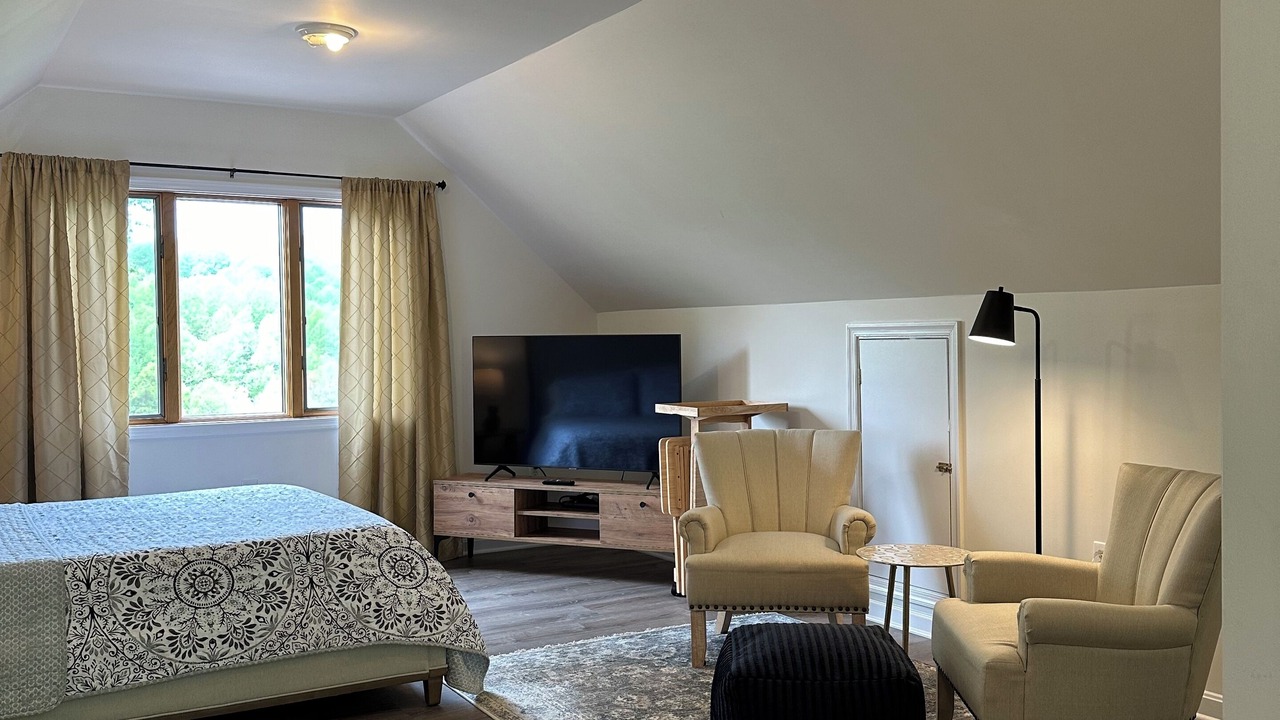 Photo of Bedroom in Etlan