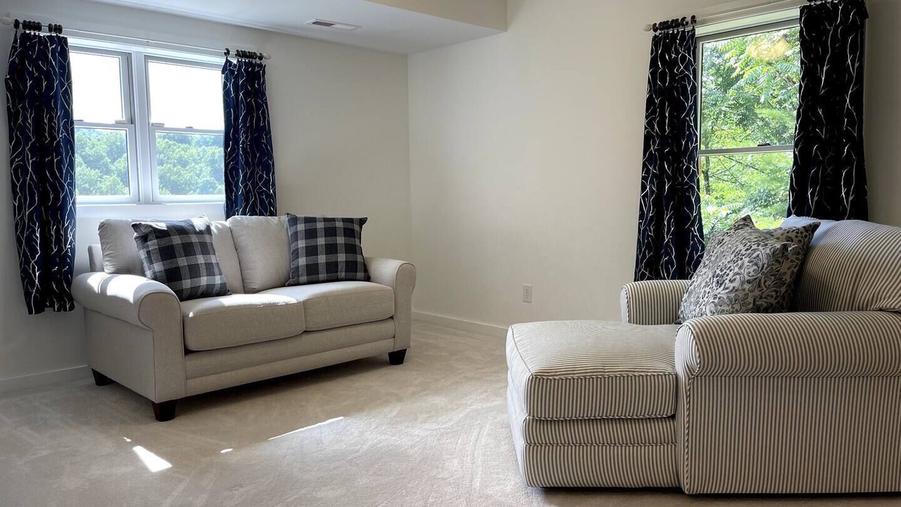 Photo of Livingroom in Etlan