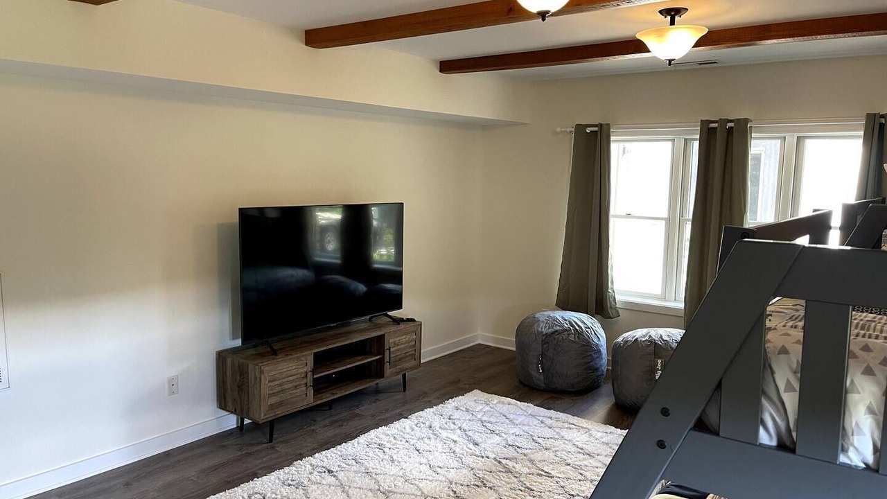 Photo of Bedroom in Etlan