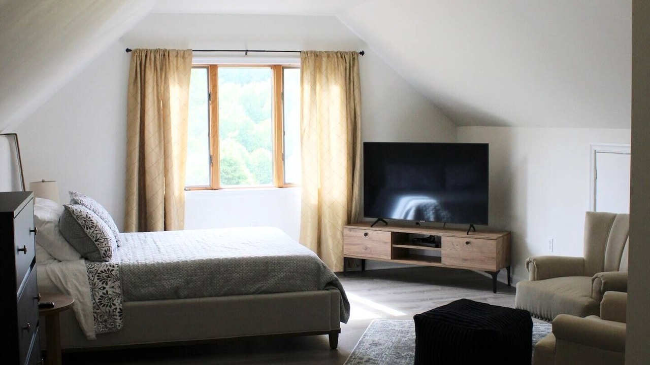 Photo of Bedroom in Etlan
