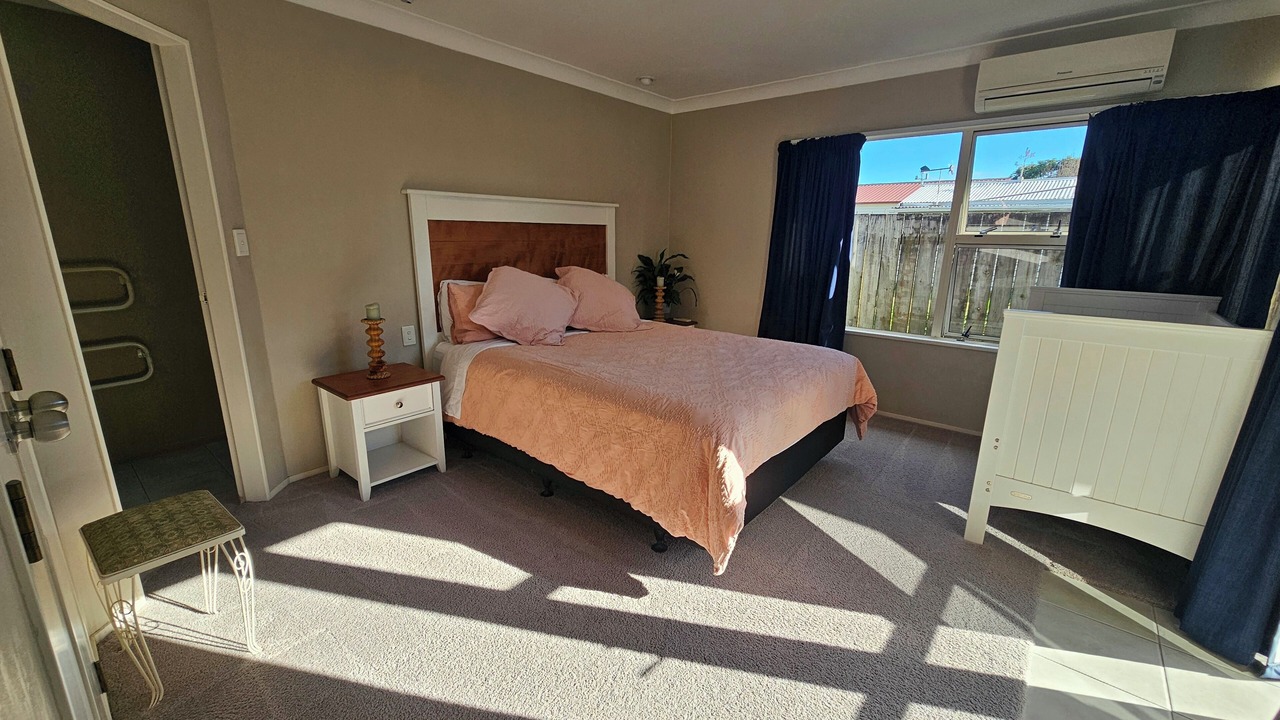 Photo of Bedroom in Otumoetai