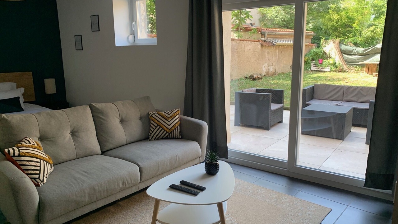 Photo of Livingroom in Poincare - Foch - Anatole France - Croix de Bourgogne