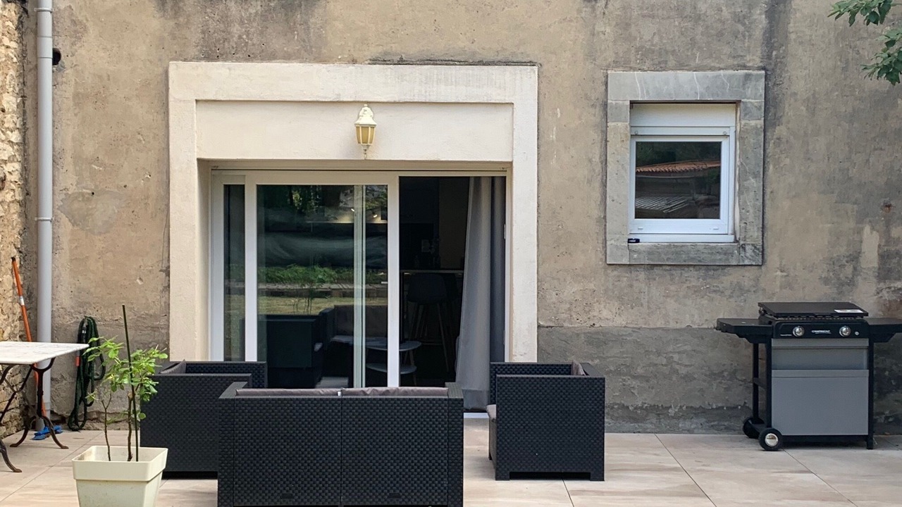 Photo of Patio Balcony in Poincare - Foch - Anatole France - Croix de Bourgogne