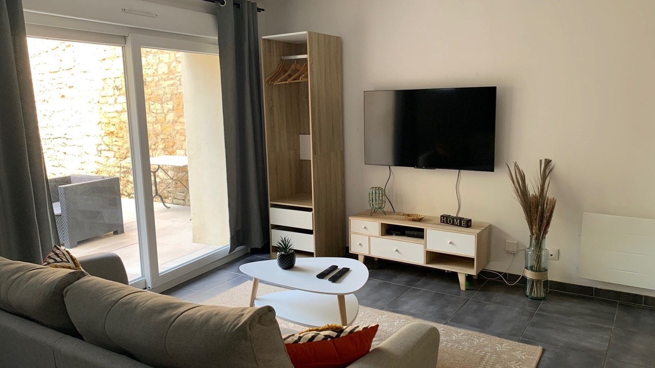 Photo of Livingroom in Poincare - Foch - Anatole France - Croix de Bourgogne