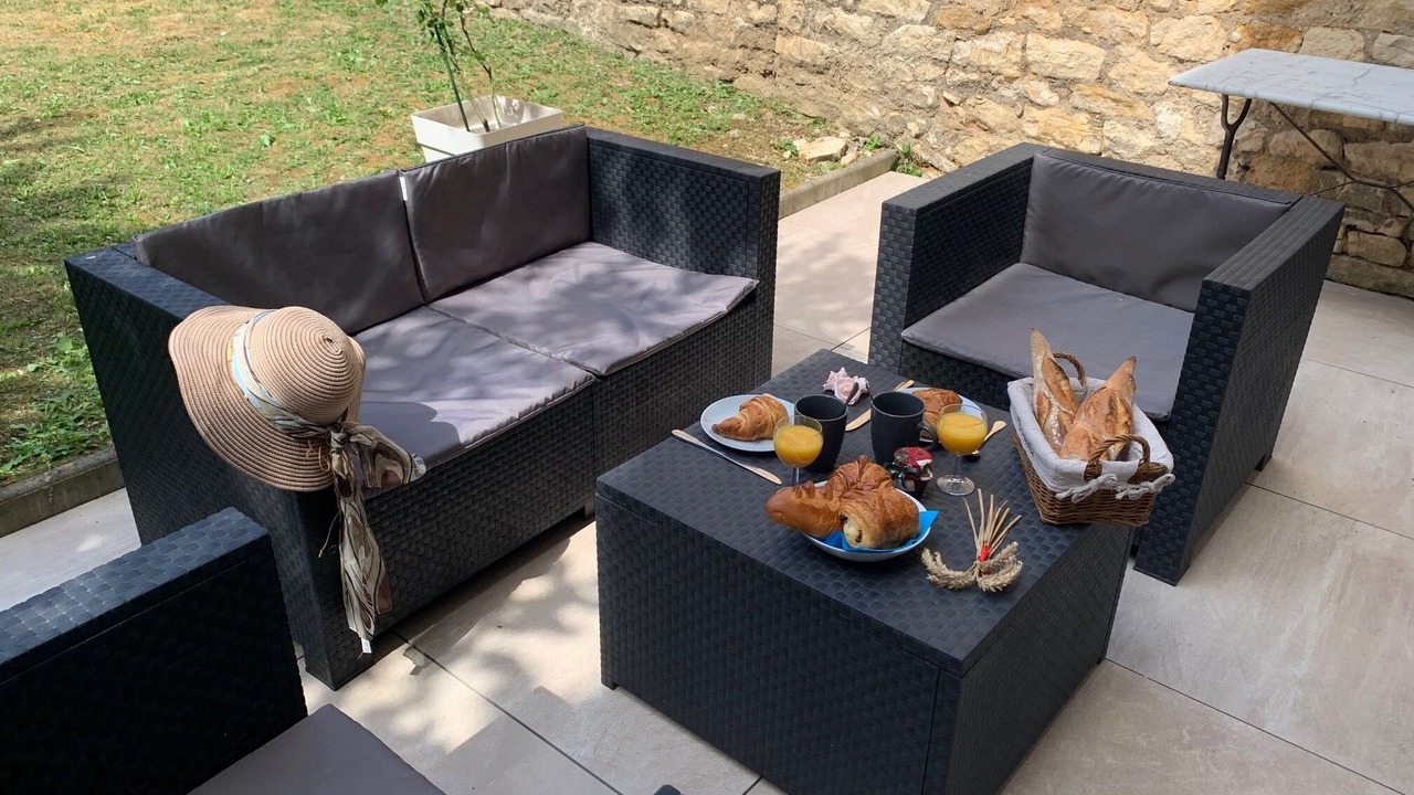 Photo of Patio Balcony in Poincare - Foch - Anatole France - Croix de Bourgogne