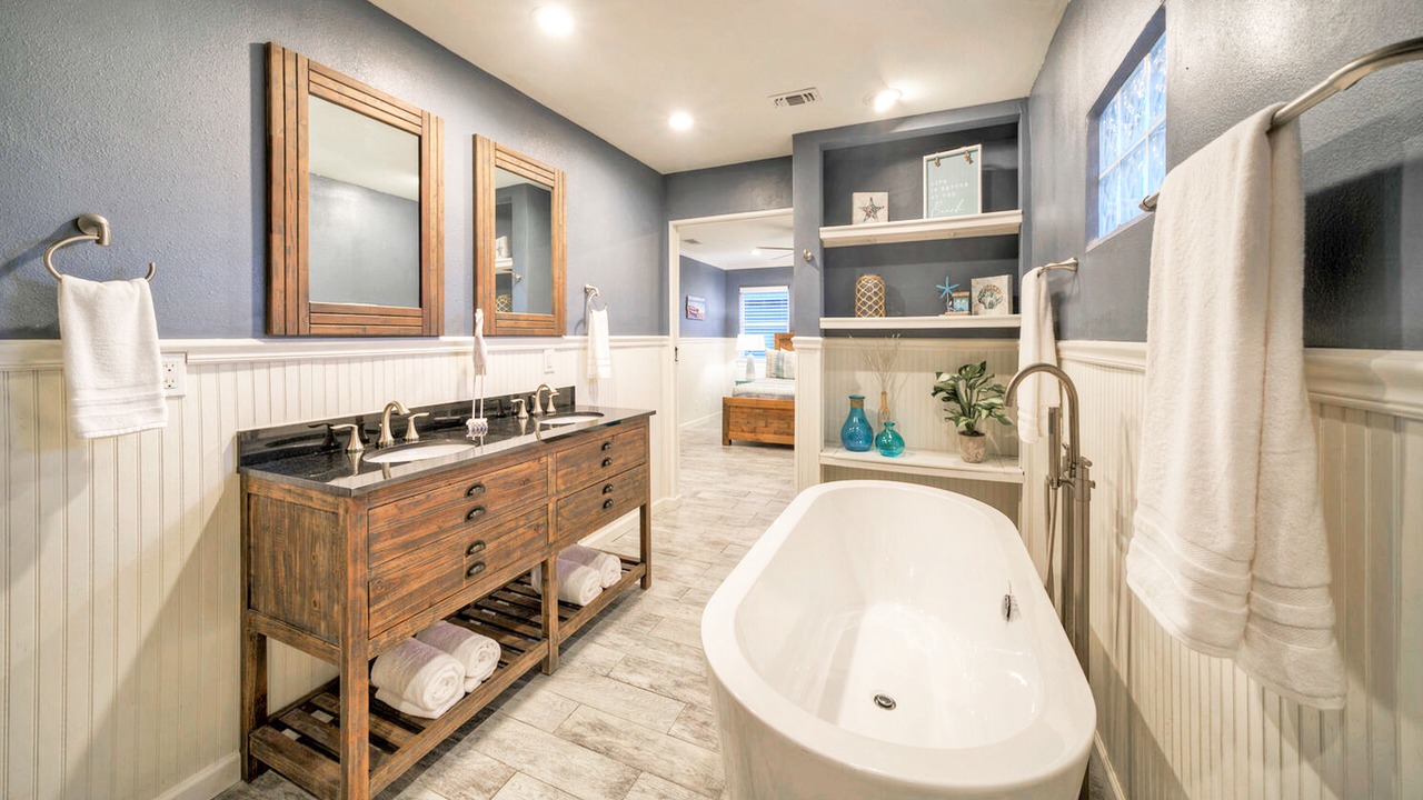 Photo of Bathroom in Leeward Sands