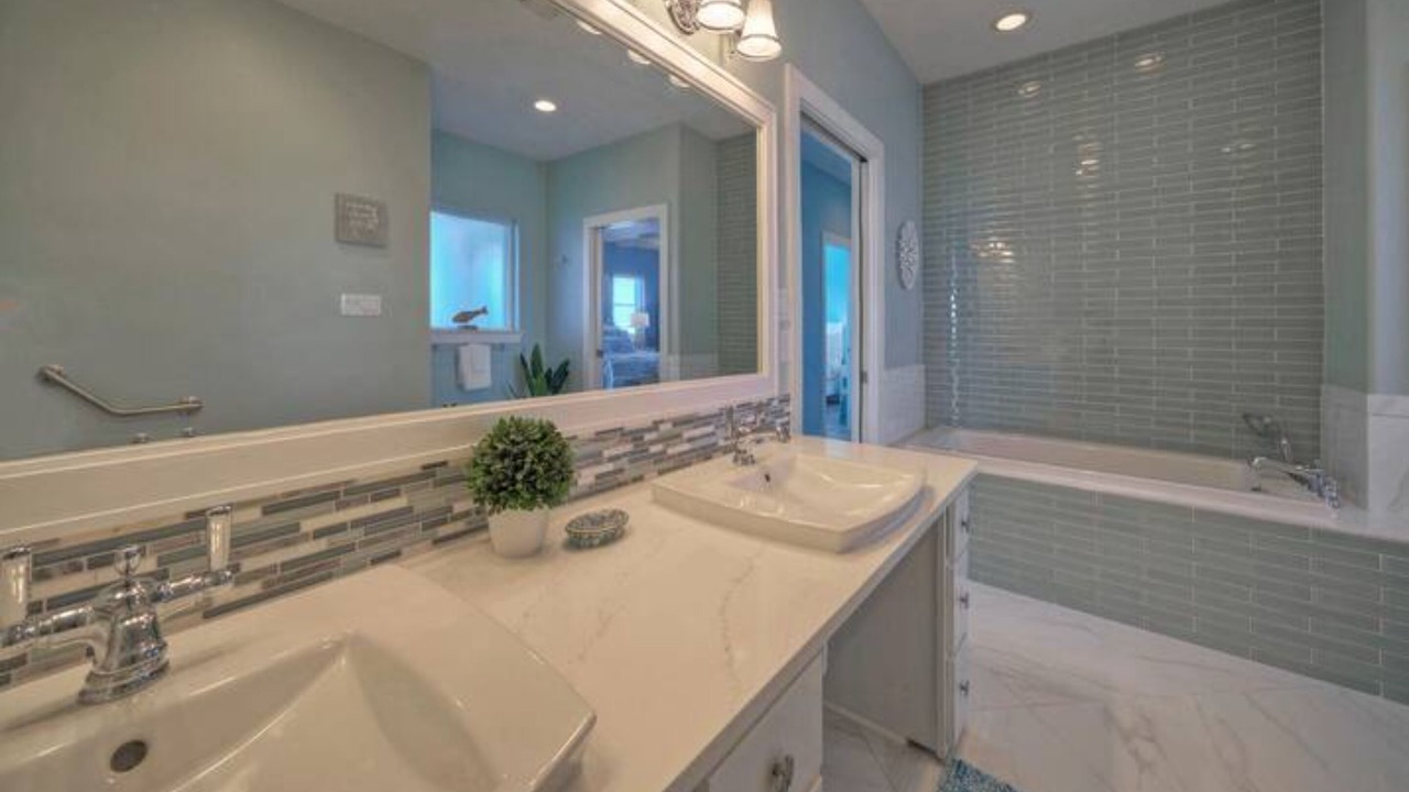 Photo of Bathroom in Leeward Sands